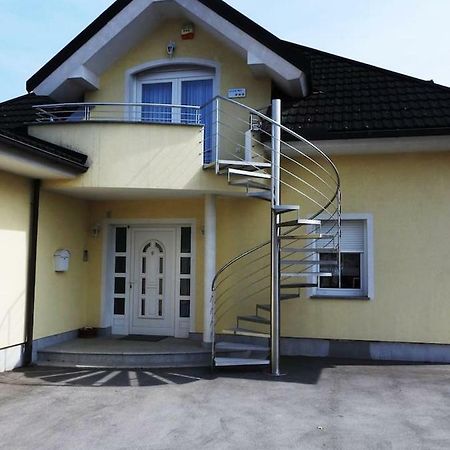 Natasha'S Garden House Apartman Dol pri Ljubljani Kültér fotó