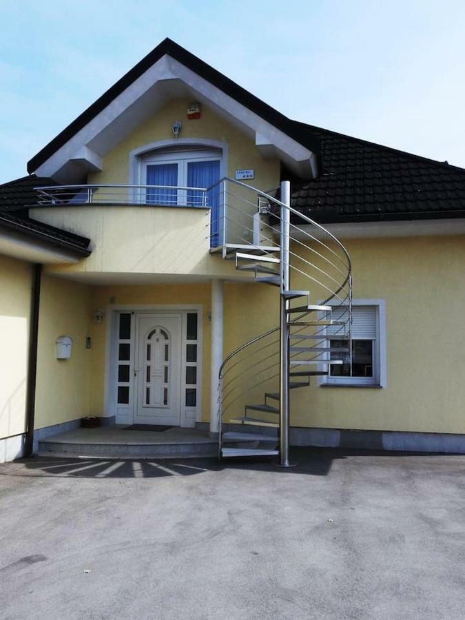 Natasha'S Garden House Apartman Dol pri Ljubljani Kültér fotó